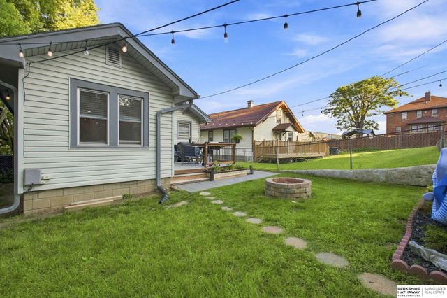 823 N 43 Street, Omaha, NE 68131