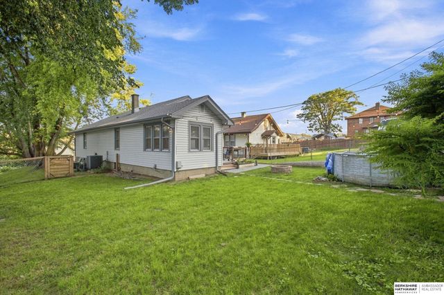 823 N 43 Street, Omaha, NE 68131