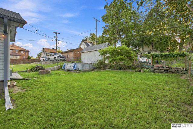 823 N 43 Street, Omaha, NE 68131
