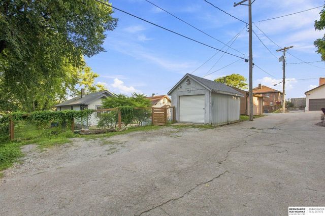 823 N 43 Street, Omaha, NE 68131