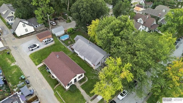 823 N 43 Street, Omaha, NE 68131