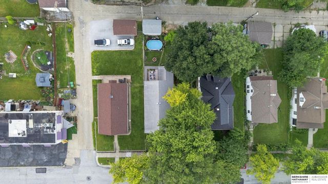 823 N 43 Street, Omaha, NE 68131