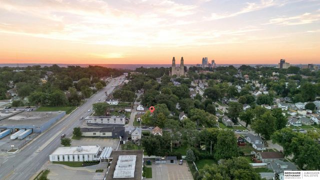 823 N 43 Street, Omaha, NE 68131