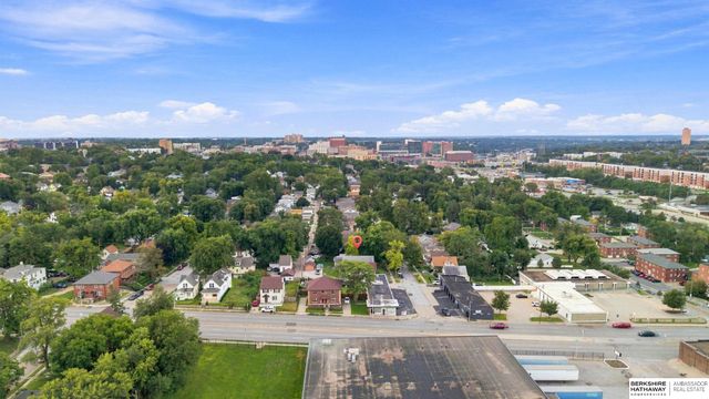 823 N 43 Street, Omaha, NE 68131