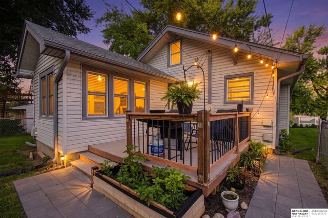 823 N 43 Street, Omaha, NE 68131