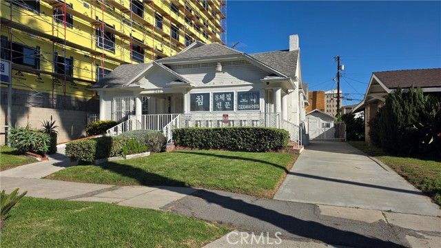 242 N St Andrews, Los Angeles, CA 90004