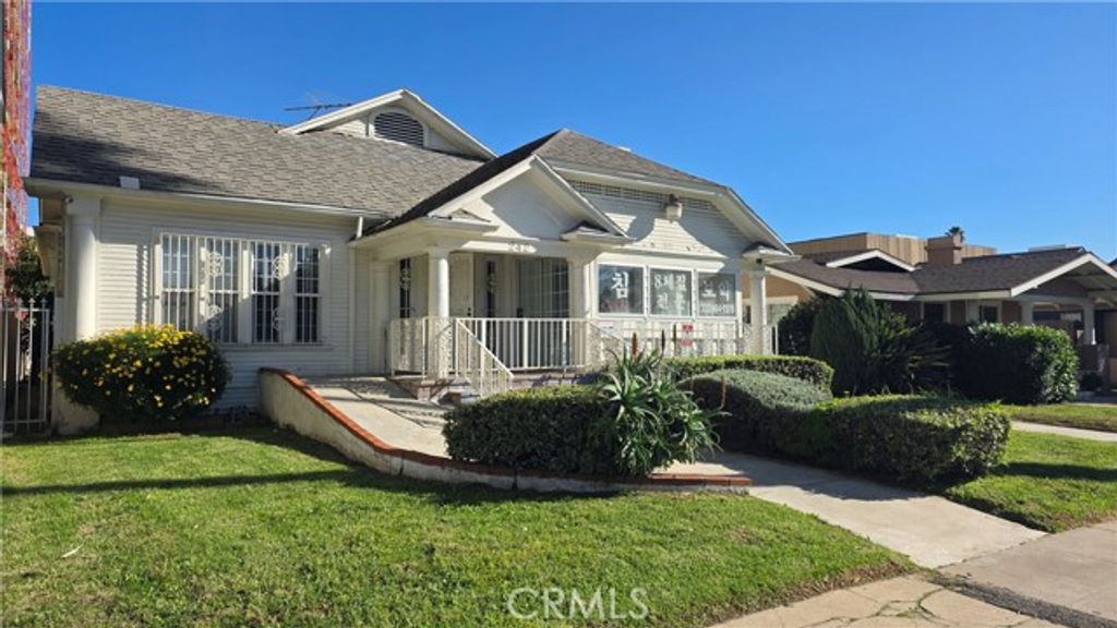 242 N St Andrews, Los Angeles, CA 90004