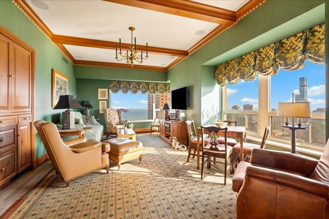 800 N Michigan Avenue 5501, Chicago, IL 60611