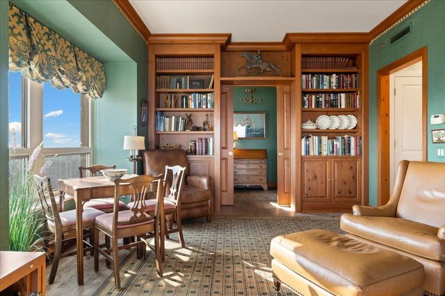800 N Michigan Avenue 5501, Chicago, IL 60611