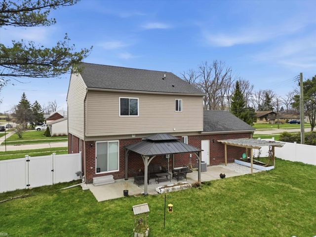 506 W Woodside Avenue, Madison Heights, MI 48071