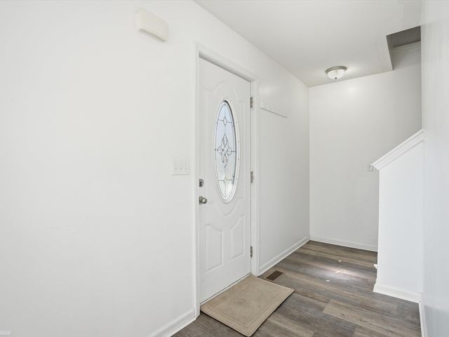 506 W Woodside Avenue, Madison Heights, MI 48071