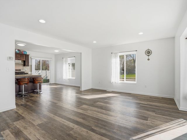 506 W Woodside Avenue, Madison Heights, MI 48071