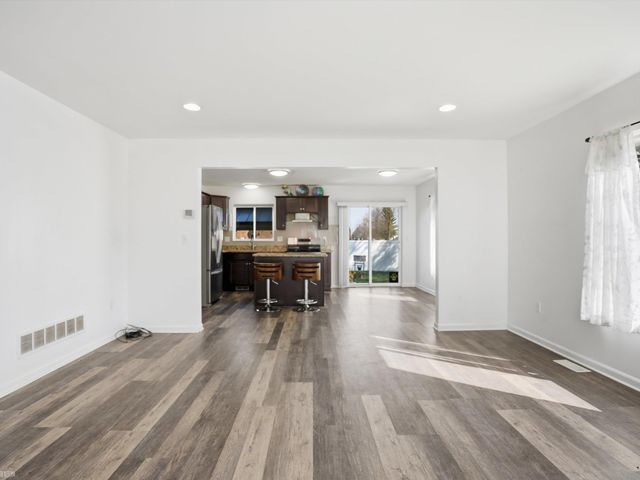 506 W Woodside Avenue, Madison Heights, MI 48071