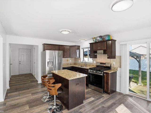 506 W Woodside Avenue, Madison Heights, MI 48071