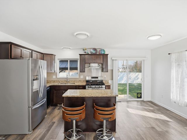 506 W Woodside Avenue, Madison Heights, MI 48071