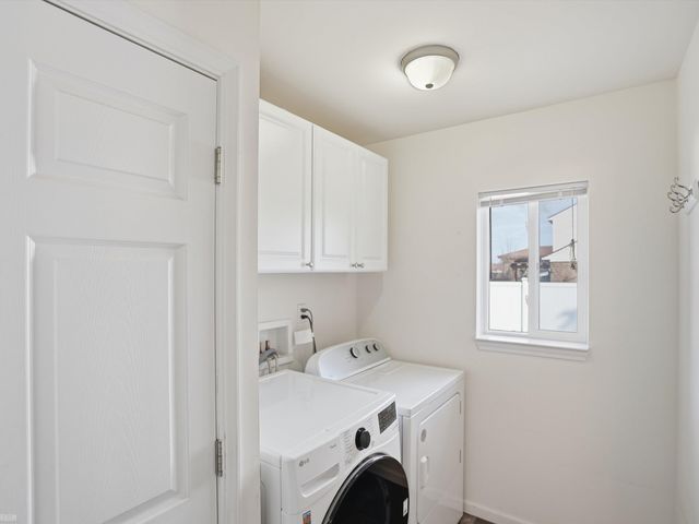 506 W Woodside Avenue, Madison Heights, MI 48071