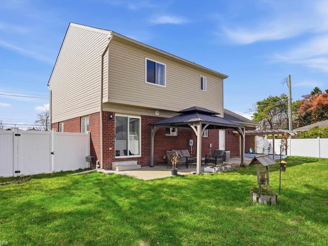 506 W Woodside Avenue, Madison Heights, MI 48071