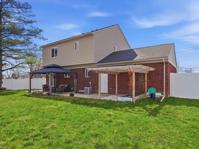 506 W Woodside Avenue, Madison Heights, MI 48071