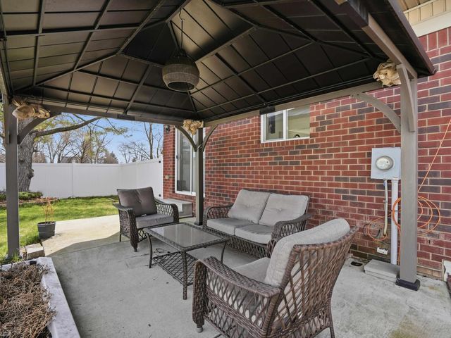 506 W Woodside Avenue, Madison Heights, MI 48071