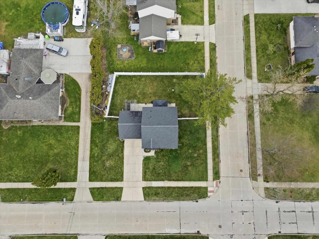 506 W Woodside Avenue, Madison Heights, MI 48071