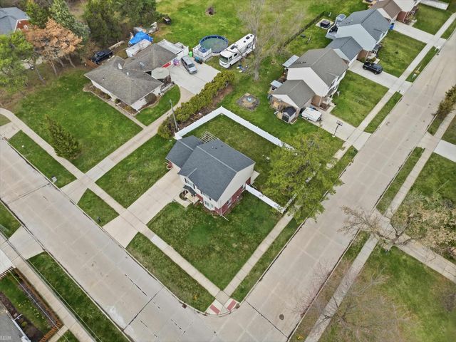 506 W Woodside Avenue, Madison Heights, MI 48071