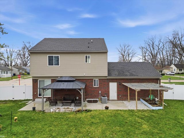 506 W Woodside Avenue, Madison Heights, MI 48071