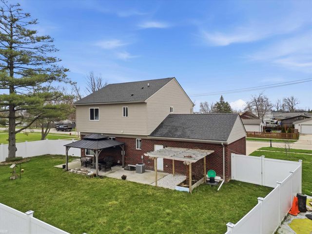 506 W Woodside Avenue, Madison Heights, MI 48071