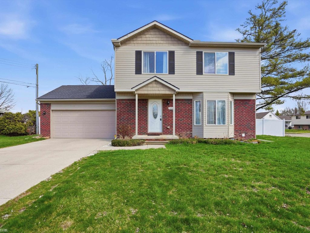 506 W Woodside Avenue, Madison Heights, MI 48071