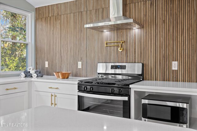 6960 Highway 70, Lenoir City, TN 37772