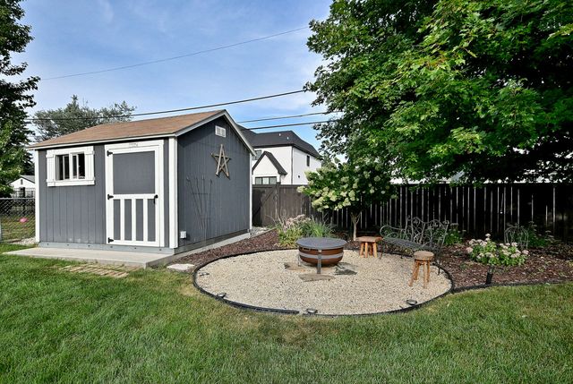 485 N Howard Avenue, Elmhurst, IL 60126