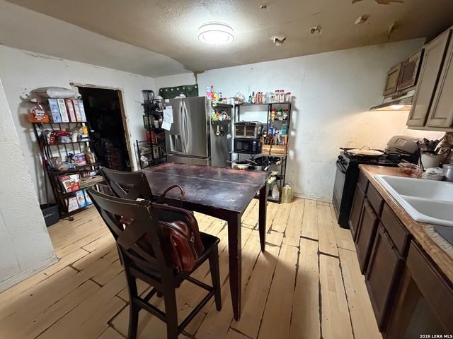 811 Allende, San Antonio, TX 78237