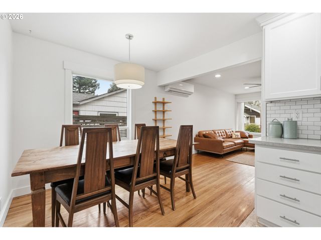 8817 N HARTMAN St, Portland, OR 97203