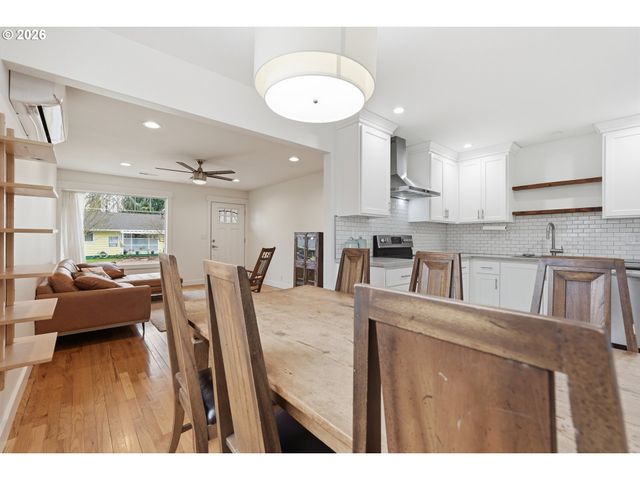 8817 N HARTMAN St, Portland, OR 97203