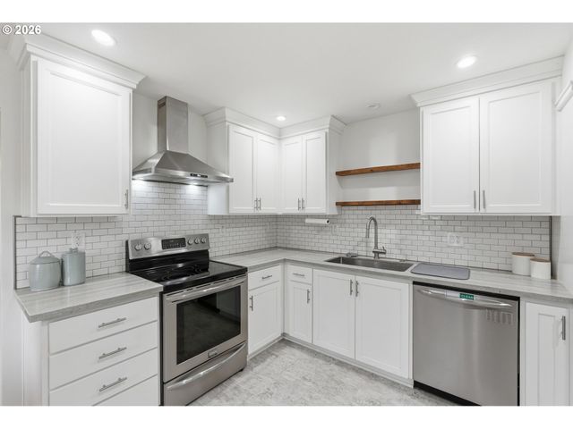 8817 N HARTMAN St, Portland, OR 97203