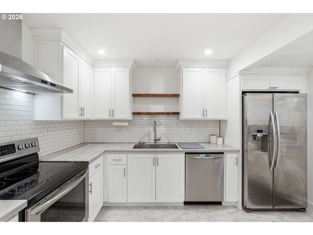 8817 N HARTMAN St, Portland, OR 97203