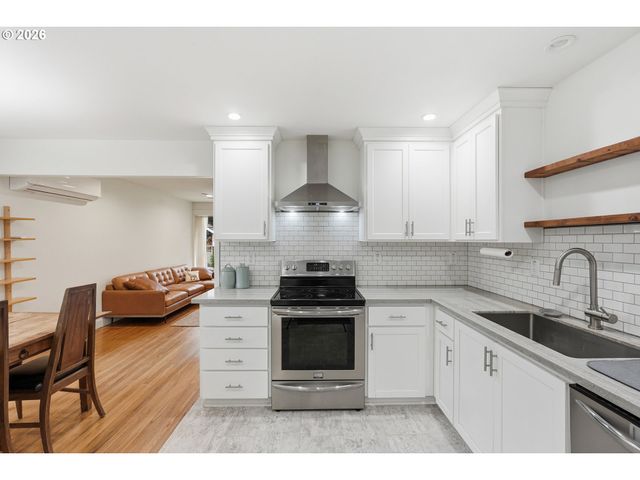 8817 N HARTMAN St, Portland, OR 97203