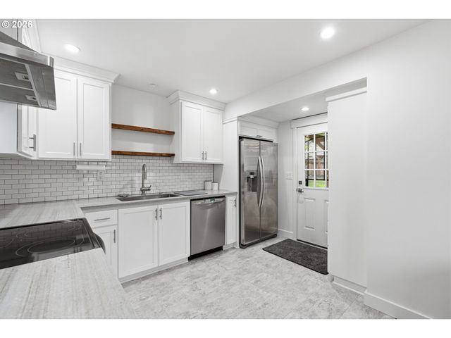 8817 N HARTMAN St, Portland, OR 97203