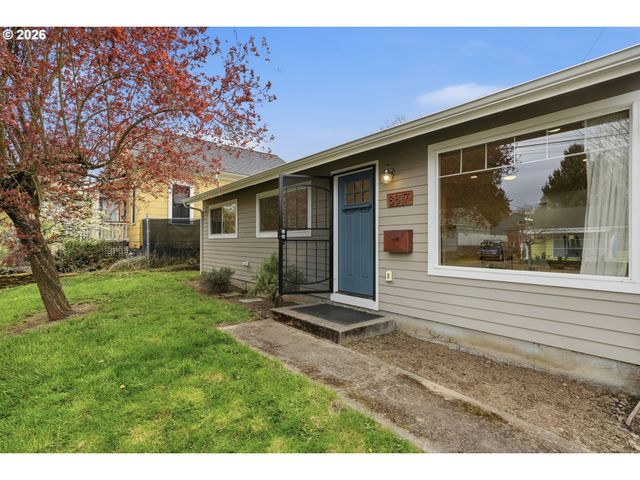 8817 N HARTMAN St, Portland, OR 97203