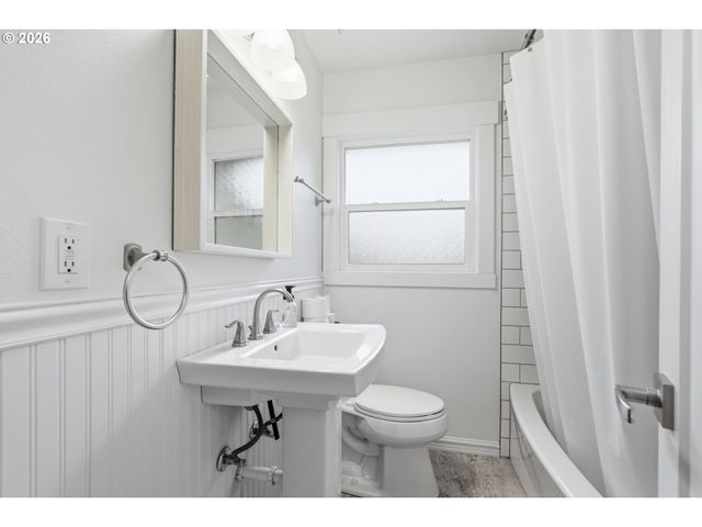 8817 N HARTMAN St, Portland, OR 97203