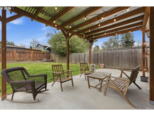 8817 N HARTMAN St, Portland, OR 97203