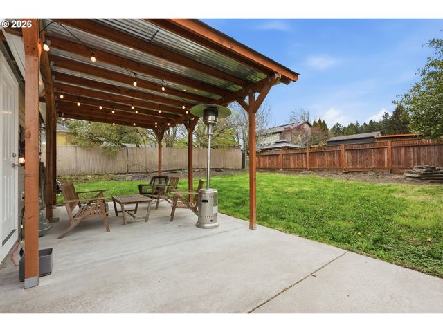 8817 N HARTMAN St, Portland, OR 97203