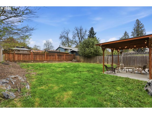 8817 N HARTMAN St, Portland, OR 97203