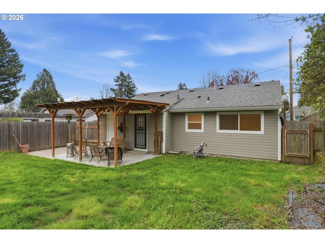 8817 N HARTMAN St, Portland, OR 97203