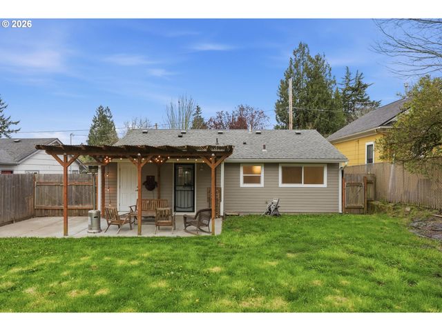 8817 N HARTMAN St, Portland, OR 97203