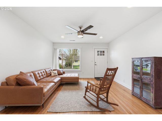 8817 N HARTMAN St, Portland, OR 97203