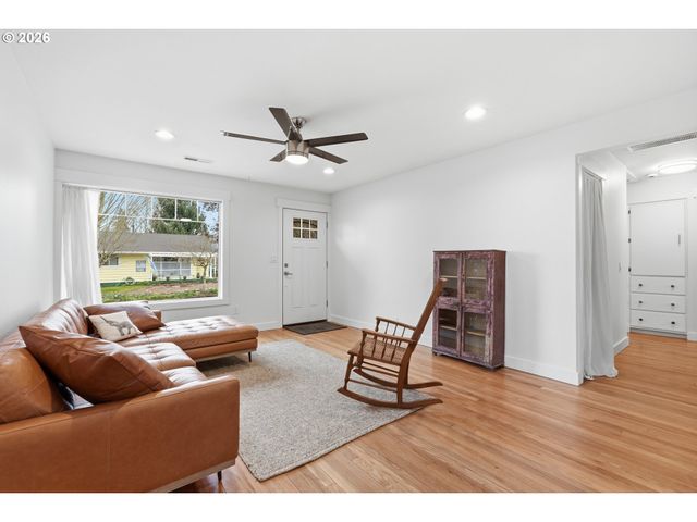 8817 N HARTMAN St, Portland, OR 97203