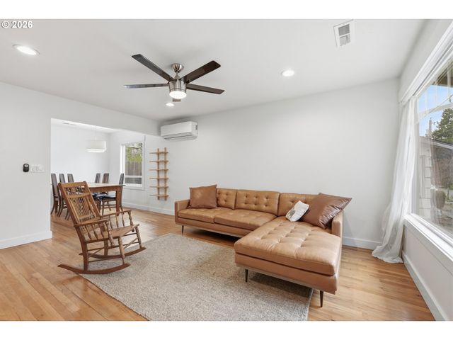 8817 N HARTMAN St, Portland, OR 97203