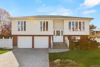 157 N Alleghany Avenue, Lindenhurst, NY 11757