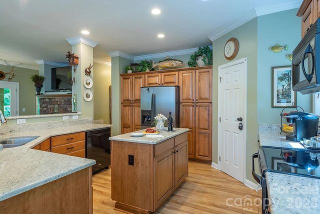 39 Rogers Creek Drive, Bakersville, NC 28705