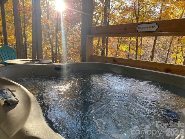 39 Rogers Creek Drive, Bakersville, NC 28705